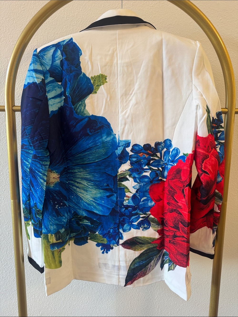 Floral Contrast-Trim Blazer & pants Set - White with Red & Blue Blooms - Picture 4 of 6